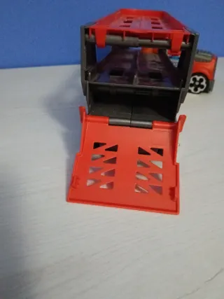 Camión Transportador Hot Wheels Rojo y Gris