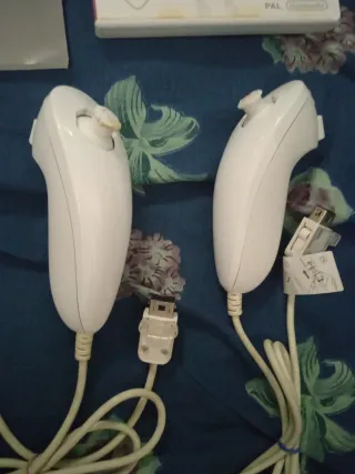 LOTE JUEGO,2 NUNCHUK, INSTRUCCIONES....NINTEDO WII