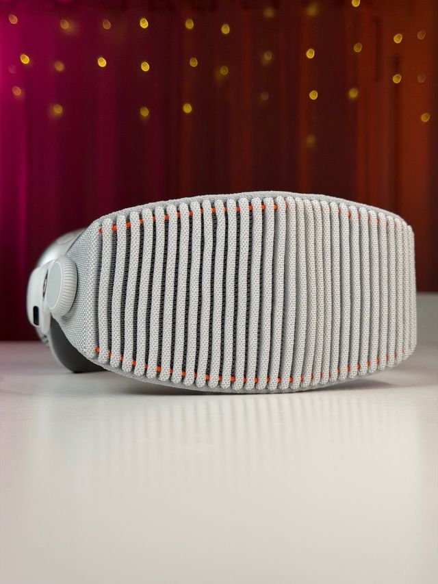 Apple Vision Pro 256GB + Belkin