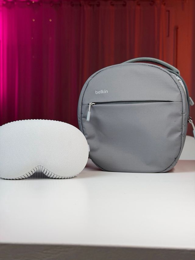 Apple Vision Pro 256GB + Belkin