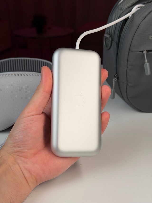 Apple Vision Pro 256GB + Belkin