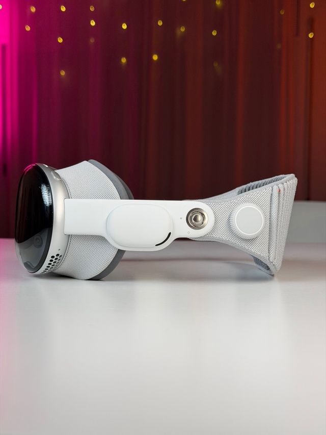 Apple Vision Pro 256GB + Belkin