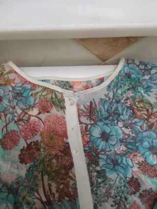 Camisa floral de manga corta