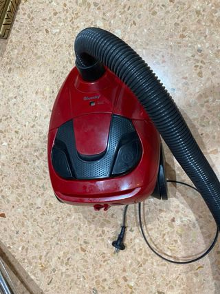 Aspiradora Roja con Cable