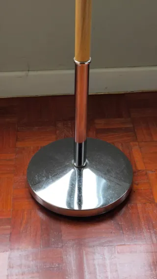 Perchero de pie para trajes