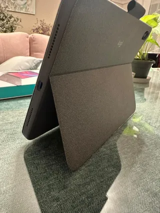 Logitech Combo Touch iPad 10th Gen