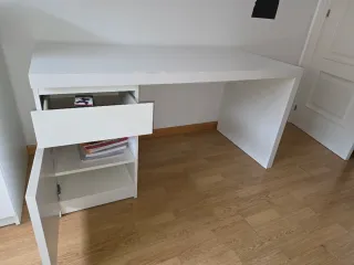 Mesa de escritorio o estudio blanca con cajones