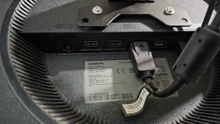 Monitor Samsung Curvo 27" 240Hz 1080p