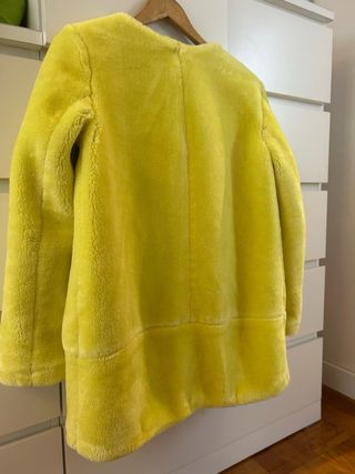 Abrigo Zara amarillo