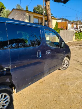 Nissan NV200 2011