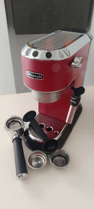 Cafetera De'Longhi Dedica Roja