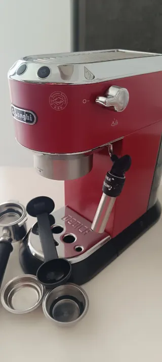 Cafetera De'Longhi Dedica Roja