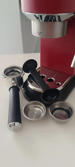 Cafetera De'Longhi Dedica Roja