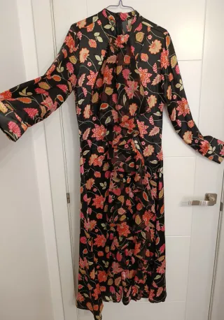Vestido largo, NUEVO, estampado floral, elegante.