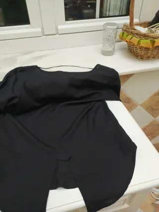 Camisa negra con botones