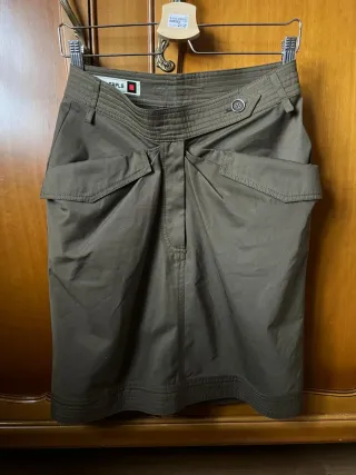 Falda Zara verde militar