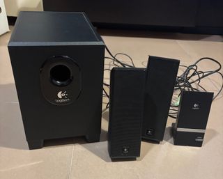 Altavoces Logitech Negros 2.1 X-240