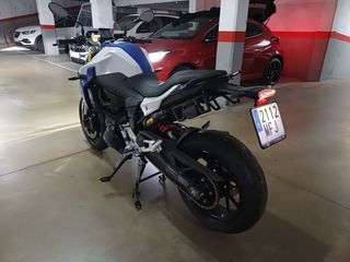 BMW F900R Blanca y Azul