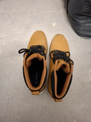 Stivali da uomo marroni tipo Timberland