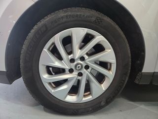 Renault Espace con mantenimiento en casa oficial.