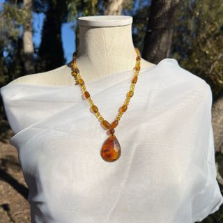 Collar de ámbar con colgante