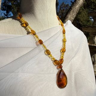 Collar de ámbar con colgante
