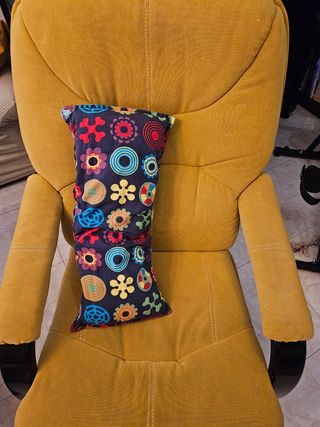 Sofá 2 plazas (con funda) + 2 sillones + 4 cojines