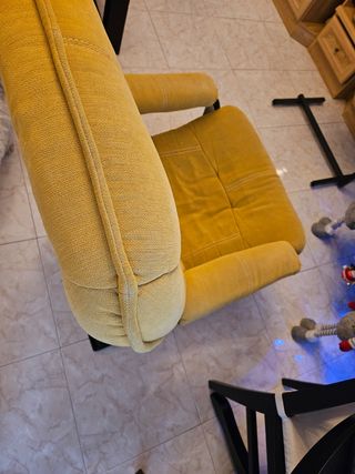 Sofá 2 plazas (con funda) + 2 sillones + 4 cojines