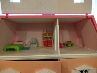 Casita de muñecas con accesorios