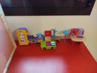 Casita de muñecas con accesorios