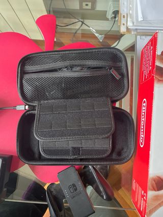 Nintendo Switch con caja y funda