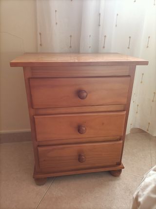 Mesita de noche de madera