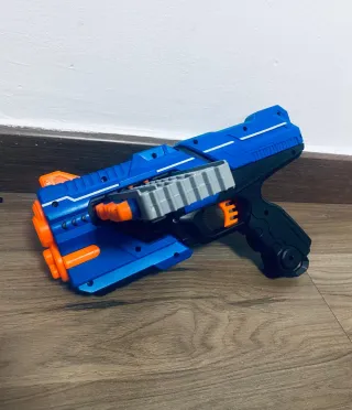 Lote de pistolas de juguete y accesorios