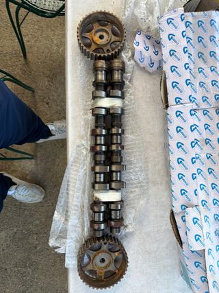 Árboles de levas y poleas NFU