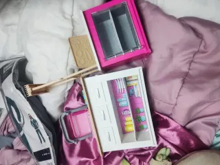 Accesorios Barbie: Armario y Cocina