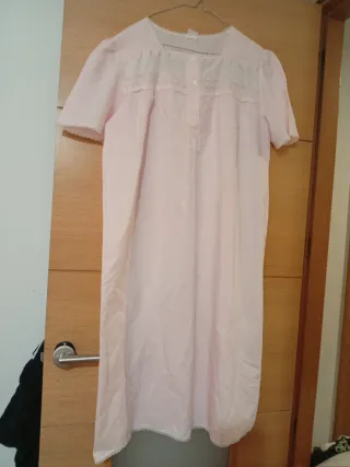Camisón rosa con encaje