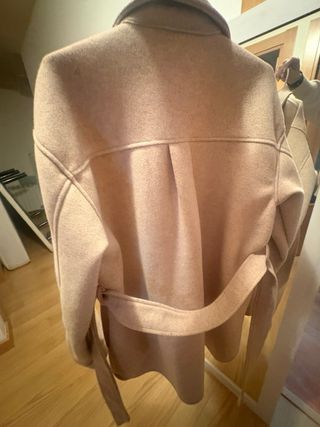 Abrigo beige con cinturón XS