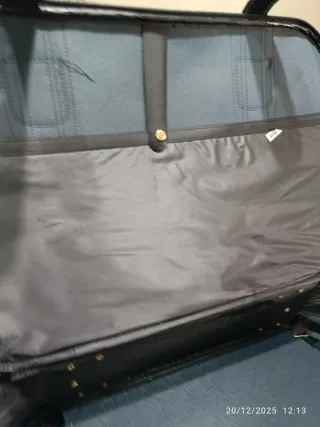 Maleta Rodelle Cuero Negra con Detalles Verdes