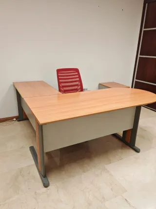 Muebles de oficina madera y metal en Badajoz