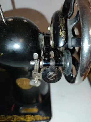 Máquina de coser Singer con mueble