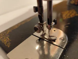 Máquina de coser Singer con mueble