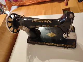 Máquina de coser Singer con mueble