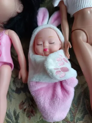 Lote de 3 muñecas Barbie y bebés