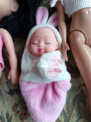 Lote de 3 muñecas Barbie y bebés
