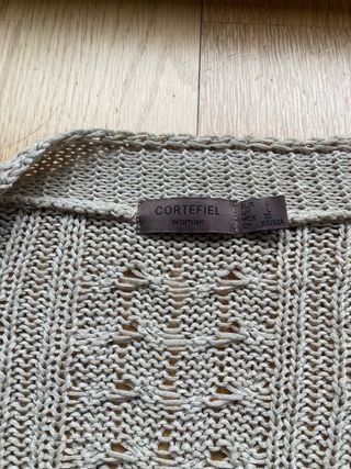 Chaqueta de punto beige de Cortefiel