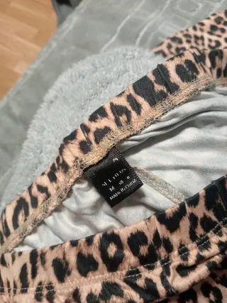 Pantalones acampanados estampado leopardo