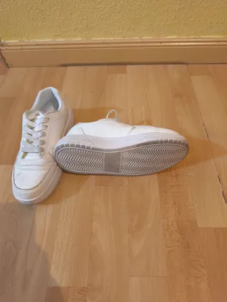 Zapatillas blancas niños