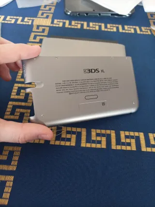 Cover Nintendo 3DS XL Argento