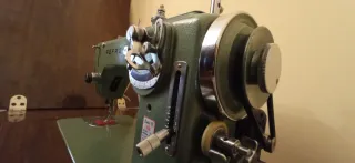 Máquina de coser REFREY 427