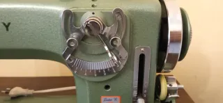 Máquina de coser REFREY 427